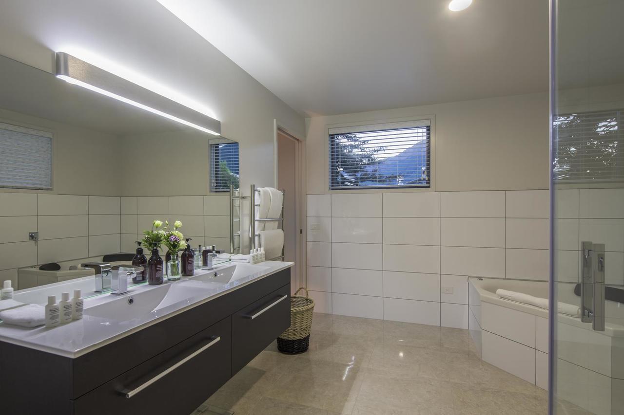 Lakefront Luxury By Amazing Accom Queenstown Eksteriør billede